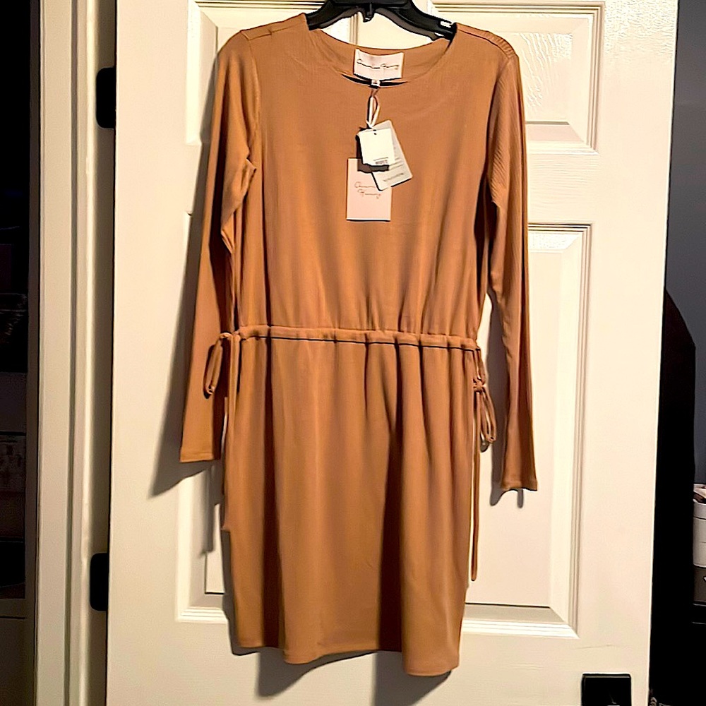 Ribbed Camel dress with drawstring waist.